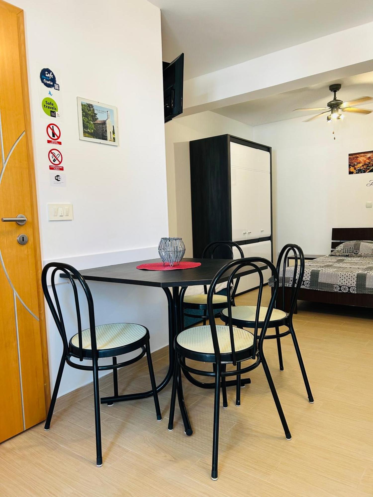 ורסי Apartmani Lovrencic מראה חיצוני תמונה